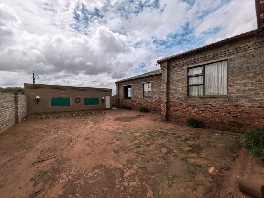5 Bedroom Property for Sale in Parys Free State